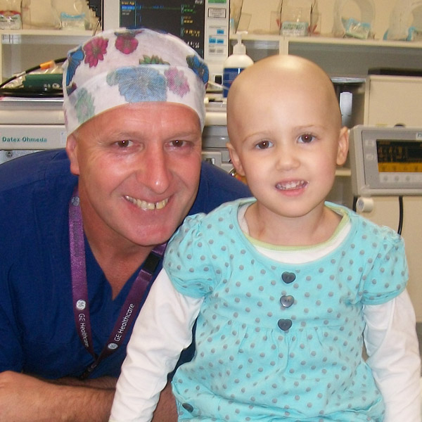 Zoe and one of the anaesthetic technicians